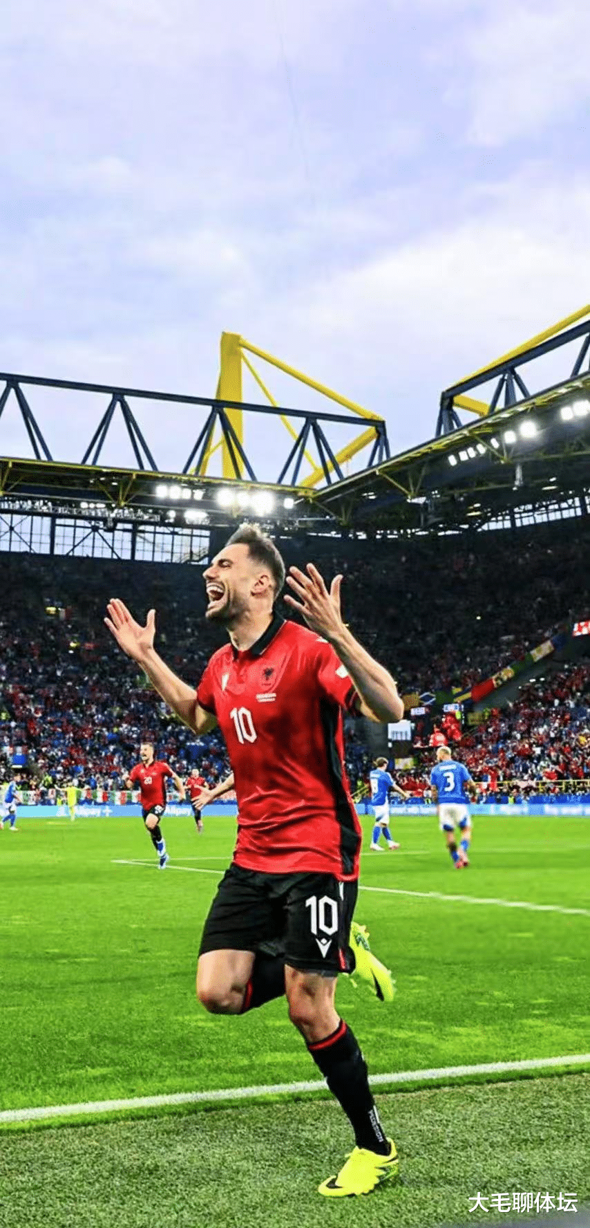 包含土耳其主场战胜阿尔巴尼亚，小组出线希望渺茫的词条