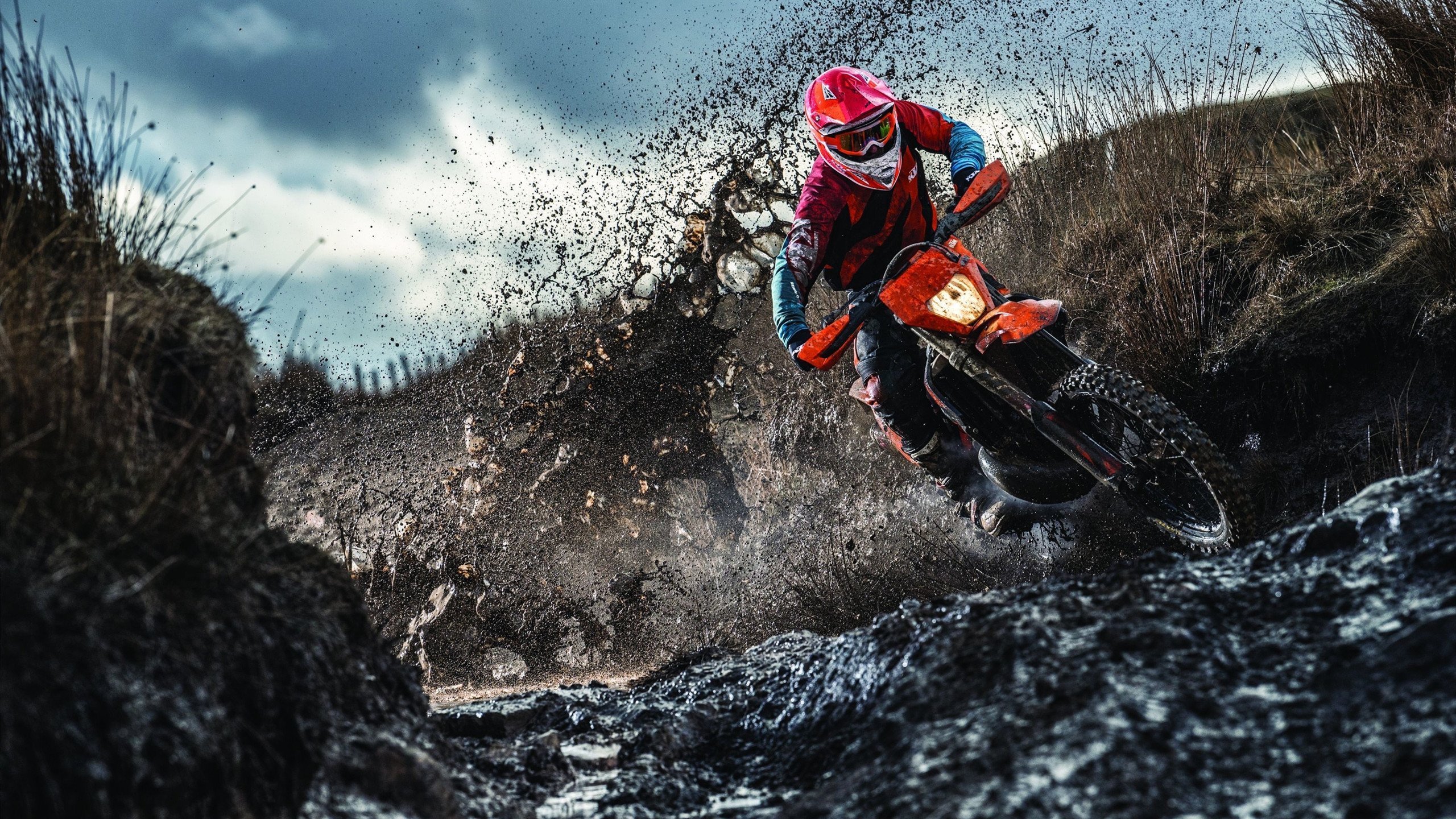 赛道上的心跳，红牛车队逆转阿斯顿马丁，勒克莱尔的高光时刻